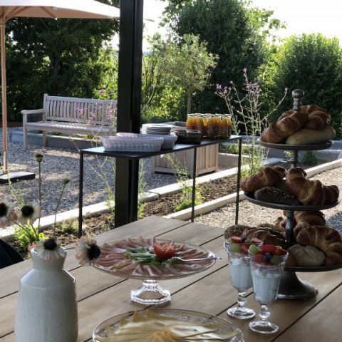 ontbijt in de tuin